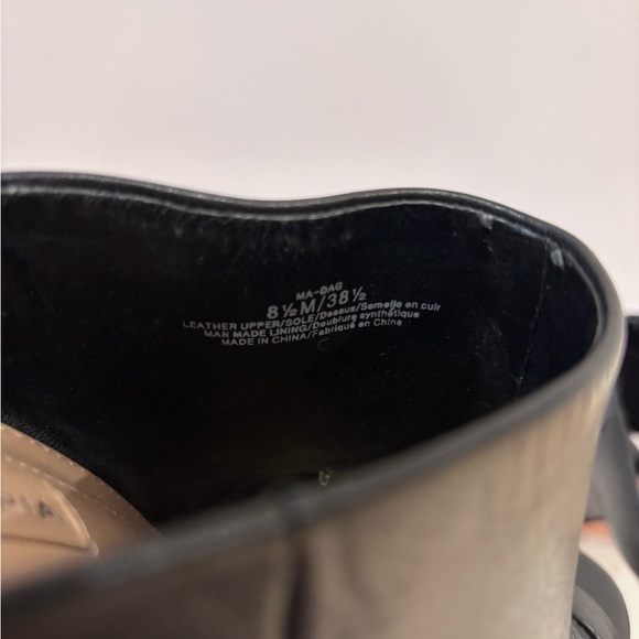 BCBG Maxazria Unique Black Leather Mules with Toe Ring Shiny Heels Slip ons 8.5 - Picture 4 of 7